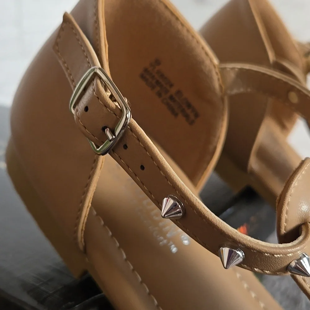 Cape Robbin Nude/Tan Studded Gladiator Sandals Sz9